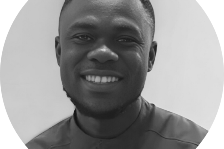 Dr Olaniyi Komolafe